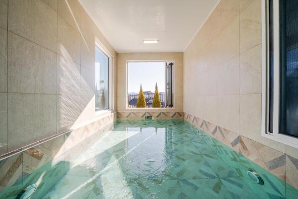 Gyeongju Awesomeway Pool Villa, Забронировать  Кёнджу провинция Кёнсан-Пукто