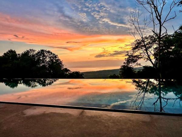 Casa Colibrí Ocean and Jungle Villa, Infinity Pool, Забронировать  Савегре Пунтаренас