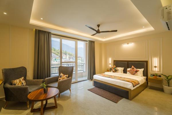 Tripli Hotels Solune, Забронировать  Отели Ришикеш с парковкой, Парковка