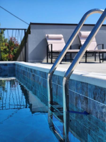 Residence Number XI - Beachfront Luxury Apartments with Pool, Забронировать Апартаменты/квартира Отели Есенице с парковкой, Парковка