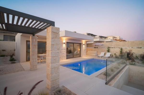 Villas Marathi Dyo, Chania Private Pool Stylish Adults-Only Escape, Забронировать  Отели Марати с парковкой, Парковка