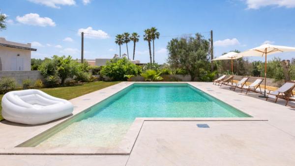 Villa Calura by Salento Affitti, Забронировать  Отели Торре-Суда с парковкой, Парковка