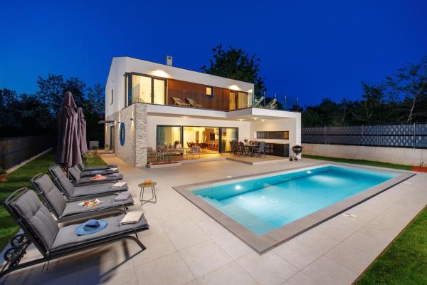 Villa Amarea by Istria Mia, Забронировать  Отели Кршан с бассейном, Бассейн