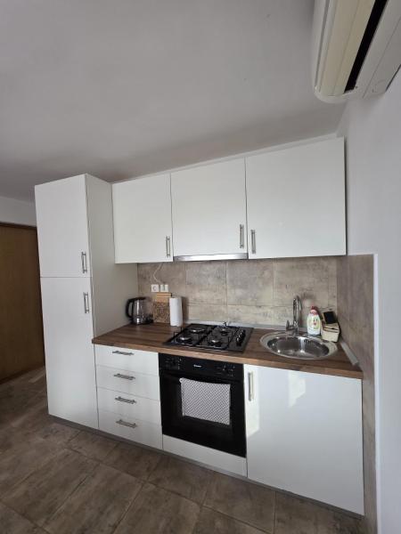 Studio apartman Vrba, Забронировать  Отели Ликско-Сеньская жупания с парковкой, Парковка
