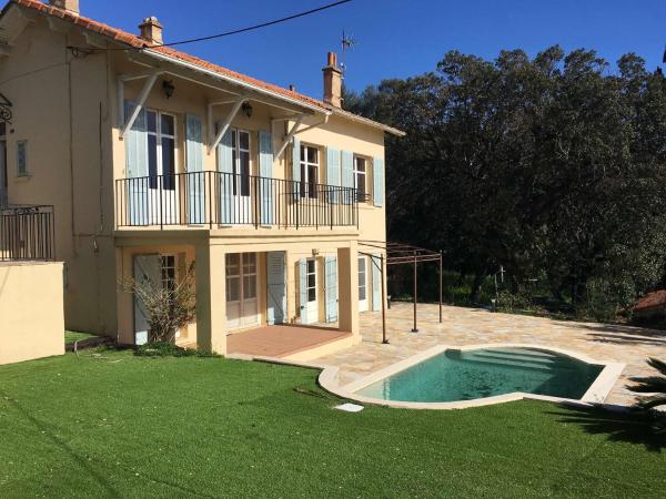 SM26 19 SAINTE MAXIME Villa avec piscine aperçu mer proche centre ville, Забронировать  Сент-Максим Mimosa Road
