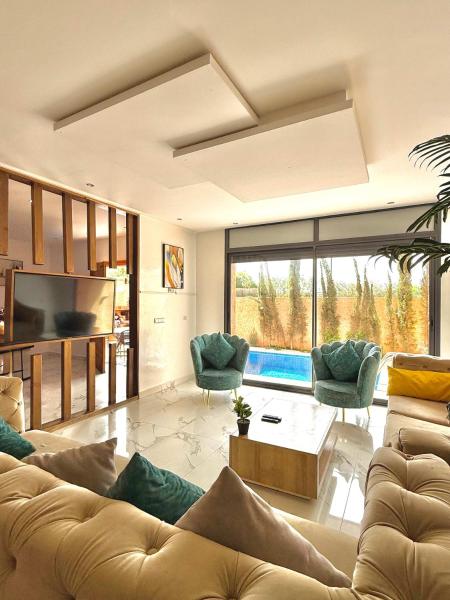 Villa with pool rooftop near Amelkis and Al Maaden golf courses Route de Ouarzazate area, Забронировать  Марракеш Марракеш-Тенсифт-Эль-Хауз