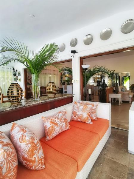 Golf & Country Club Beach Villa, Забронировать  Отели Ла-Альтаграсия с парковкой, Парковка