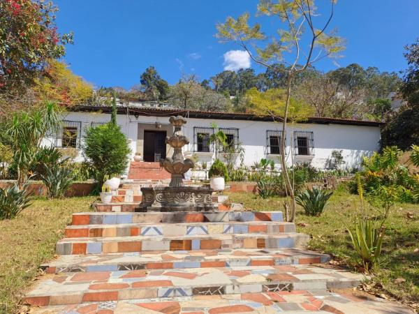 Casa Burgos Antigua Guatemala, Забронировать  Антигуа-Гватемала Сакатепекес, рядом с Смотровая площадка «Серро-де-ла-Крус»