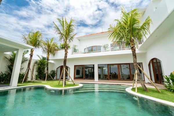 Villa Konstelasi, Забронировать  Отели Чемаги с бассейном, Бассейн