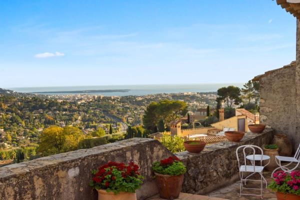 Town house in Old Village Mougins, Забронировать  Мужен Софиа-Антиполис