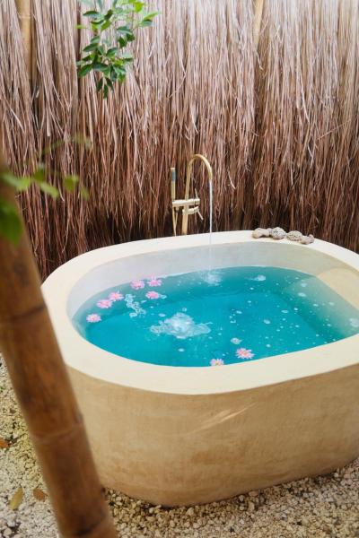 Romantic Star Bath Suite, Cave Pool & Yoga Center, Забронировать  Отели Кинтана-Роо с парковкой, Парковка