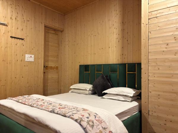 Favela Headrooms, Забронировать  Сринагар Jammu & Kashmir Ski