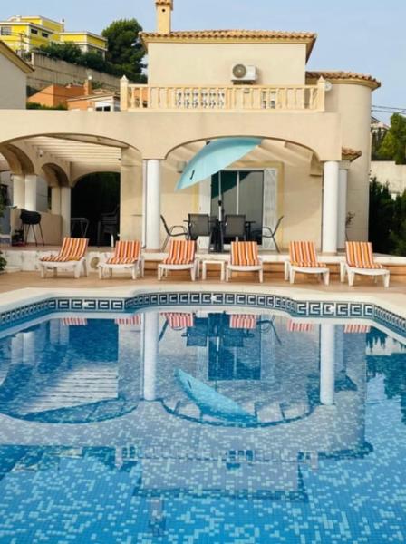 Villa Paraiso, Забронировать  Отели Коста-дель-Маресме с бассейном, Бассейн