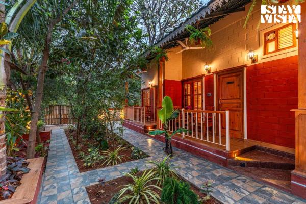 Woods & Bricks Cottage by VEO - Part of StayVista, Забронировать  Бангалор штат Карнатака