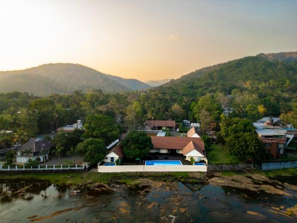 KANOVA Luxury Riverside Resort, Забронировать  Отели штата Кералы с парковкой, Парковка