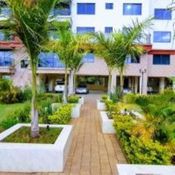 Beautiful two bedroom apartment with swimming pool fully equipped gym ample parking space and amazing scenic views, Забронировать Апартаменты/квартира Найроби Найроби Каунти