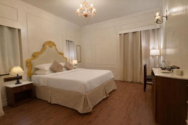 ELEGANCIA Stays, Забронировать  Отели Кунур с парковкой, Парковка