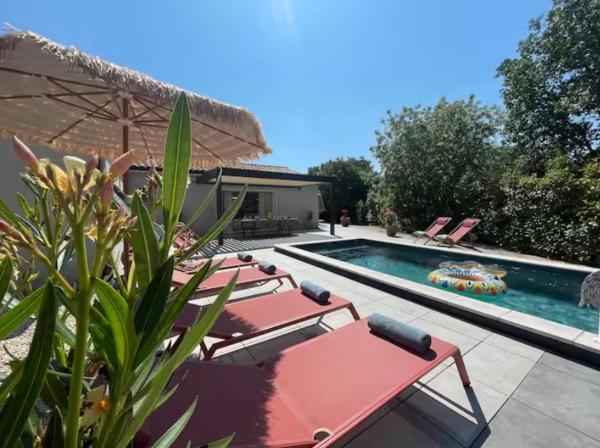 Villa 5 étoiles, 10p, 5ch, piscine chauffée davril à octobre inclus CASA FAMILIA, Забронировать  Лабом Ardèche