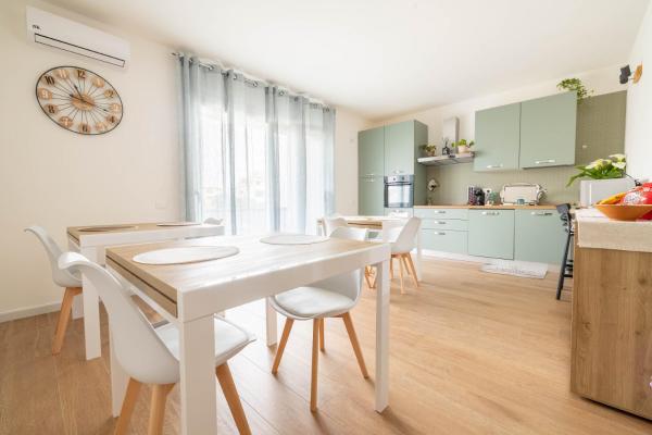 Corona Guest House, Забронировать  Сесту Южная Сардиния