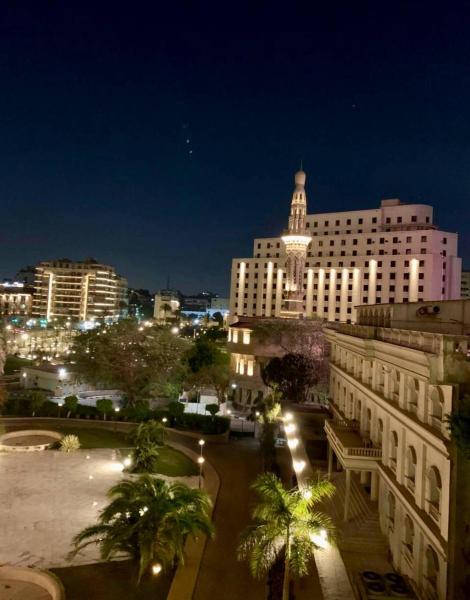 Grand Royal Hotel Downtown, Забронировать  Отели Каира с парковкой, рядом с Arab League HQ, Парковка