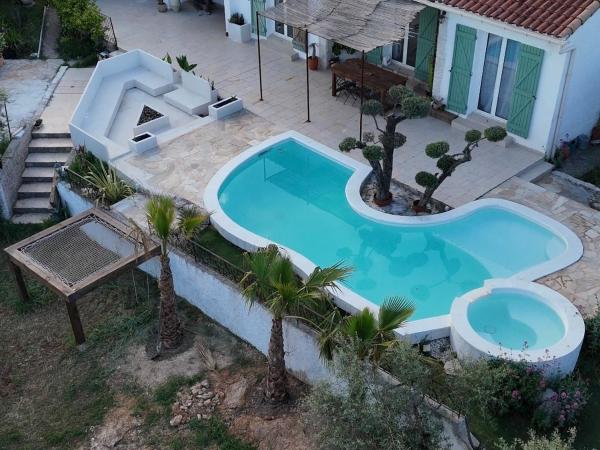 Villa Bali, Забронировать  Отели Бриньоль с бассейном, Бассейн