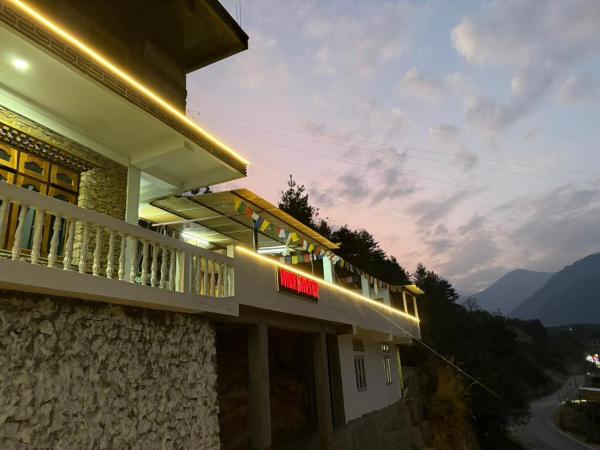 Divine Homestay Dirang, Забронировать  Отели Диранг 3 звезды, 3*