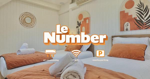 Le Number, appartements modernes au cœur de Sarlat et à 1 minute du centre-historique à pied, Забронировать  Отели Dodogne Valley с парковкой, Парковка