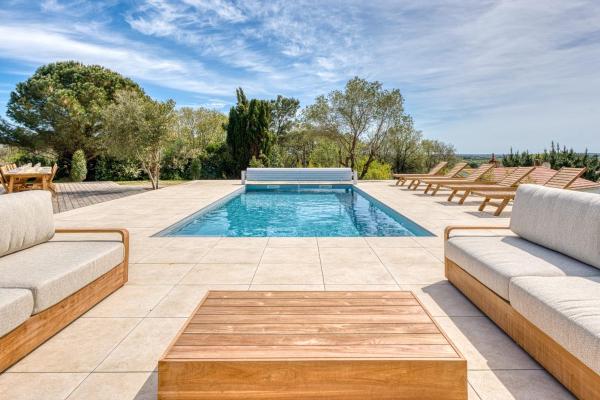 Villa Belvédère Panoramic View Pool Jacuzzi Sauna Boules Sleeps 15, Забронировать  Отели Земель Луары с парковкой, Парковка