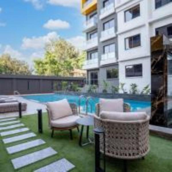Spacious executive three bedroom apartment with amazing facilities,high speed wifi,swimming pool,fully equipped gym and close proimity to major shopping malls and restaurants and designated child play area, Забронировать Апартаменты/квартира Найроби Найроби Каунти