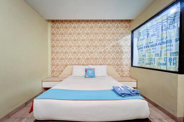 SANS Vibes Millenium Inn Medan, Забронировать  Отели Суматры с парковкой, Парковка