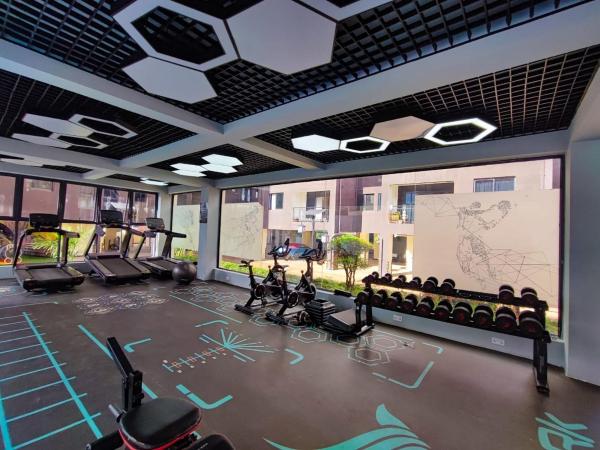 stunning two bedroom apartment with ample parking space , heated swimming pool fully equipped gym and amazing city views, Забронировать Апартаменты/квартира Найроби Найроби Каунти