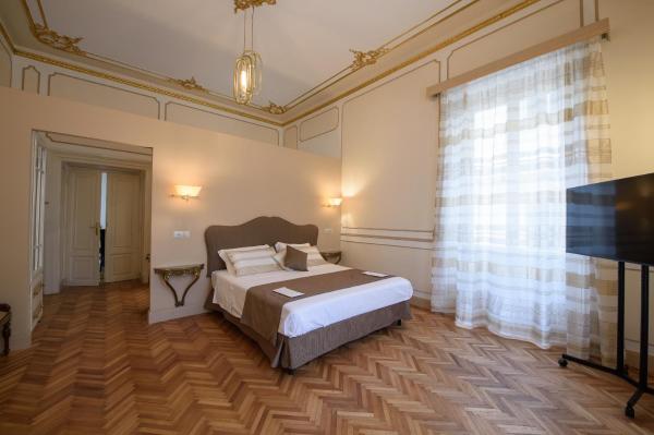 Villino Scipioni, Забронировать  Отели Рима с парковкой, рядом с San Silvestro in Capite, Парковка