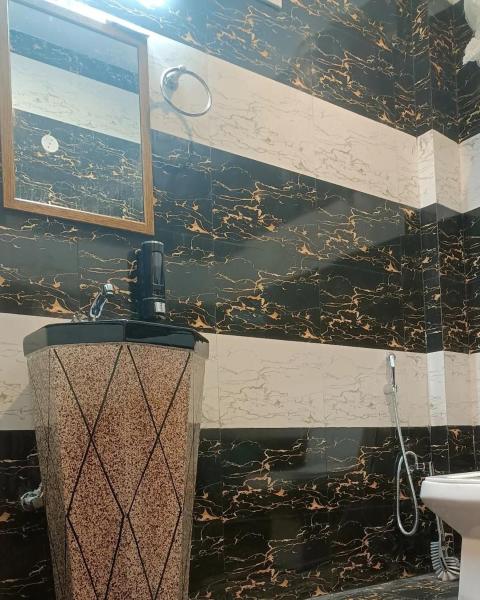 Elite peak hotel, Забронировать  Отели Касаули с парковкой, Парковка