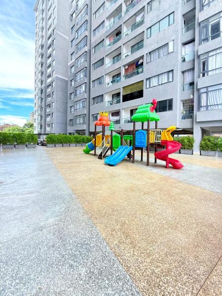 classy executive three bedroom apartment with fully equipped gym ample parking space swimming pool children playing ground and amazing scenic views, Забронировать Апартаменты/квартира Найроби Найроби Каунти