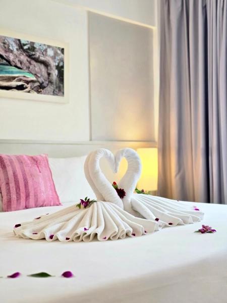 ON Hotel Phuket - SHA Plus Карон Бич