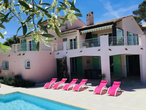 La Villa Rosa vue mer exceptionnelle avec piscine terrain de pétanque, Забронировать  Сент-Эгюльф Var coast