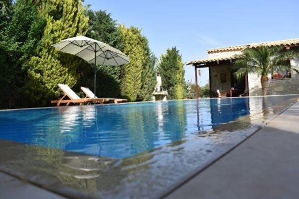 Villa Arvi, Забронировать  Отели Арви с бассейном, Бассейн