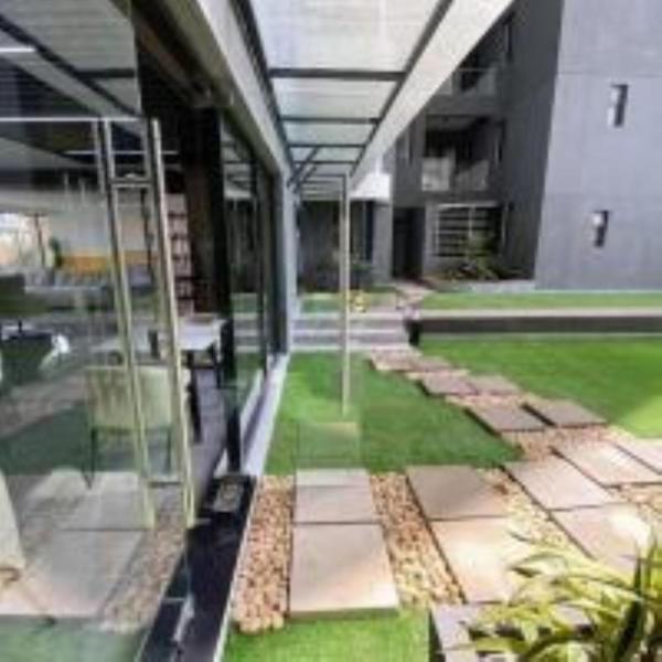 classy executive three bedroom apartment with fully equipped gym ample parking space swimming pool children playing ground and amazing scenic views, Забронировать Апартаменты/квартира Найроби Найроби Каунти