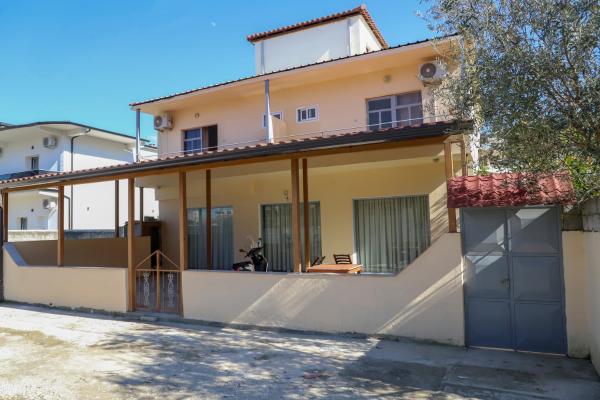 Villa Fatos Berat, Забронировать  Отели Берат с парковкой, Парковка