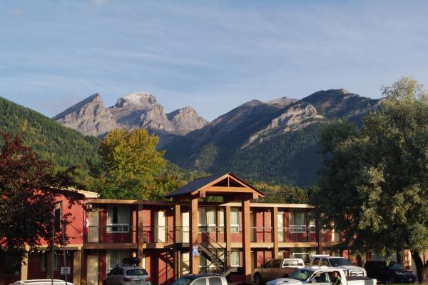 EasyStay Inn & Suites Fernie, Забронировать  Отели в центре Ферни, в центре