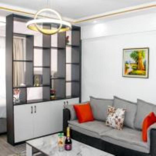 luxurious furnished studio apartment in kileleshwa with unbeatable city views, Забронировать Апартаменты/квартира Отели Найроби Каунти с парковкой, рядом с Consolata School, Парковка