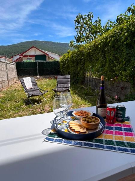 Casa rural en La Adrada con jardín, Забронировать  Ла-Адрада Valle del Tiétar, рядом с Замок Ла-Адрада