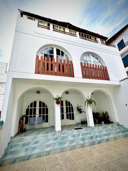 Huanchaco House, Забронировать Отель Отели в центре Уанчако, в центре