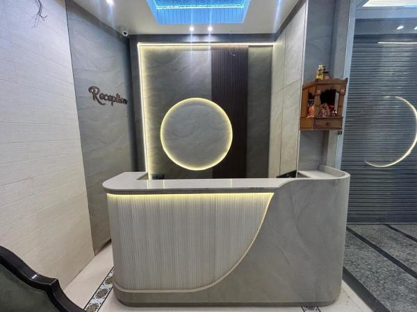 Hotel Luxe, Забронировать  Отели Канпура с парковкой, Парковка
