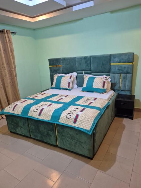 G and E Guesthouse, Забронировать  Кумба Камерун