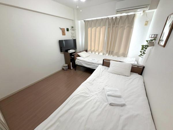 15 min by taxi from FUKUOKA Airport 7min Walk to Ijiri St Walk to Lalaport Max 4 Guests Free Wi-Fi, Забронировать  Фукуока префектура Фукуока