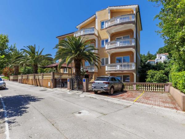 Apartment Villa Canaria 2 by Interhome, Забронировать Апартаменты/квартира Пула Pula Riviera