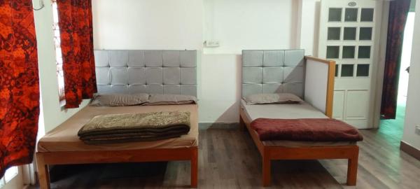 Aaditya ashram sewa samiti, Забронировать  Варанаси штат Уттар-Прадеш