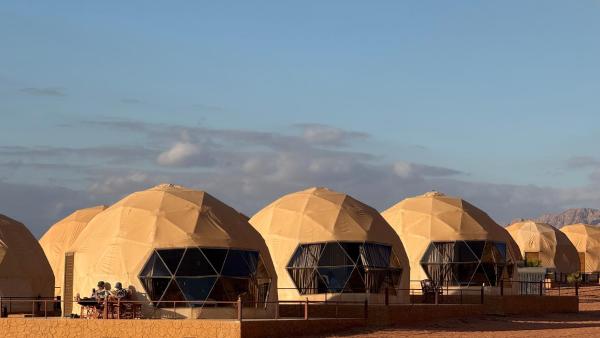 RUM PRESTIGE lUXURY CAMP & DESERT TOURS, Забронировать  Отели мухафаза Акабы с парковкой, Парковка