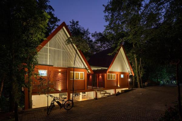 Leopard Eye Resort, Забронировать  Отели Сабарагамува с парковкой, Парковка